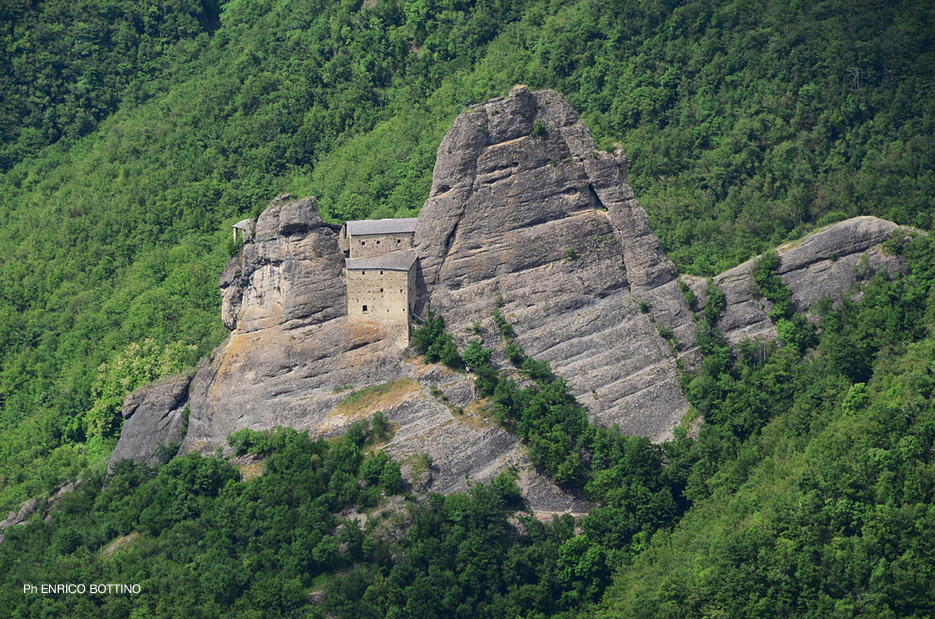 Genova, Castello della Pietra: con Salewa alla scoperta delle valli alle spalle di Genova Genova, Castello della Pietra: con Salewa alla scoperta delle valli alle spalle di Genova