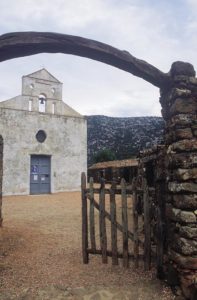 una caletta incantata tra mare e cielo
