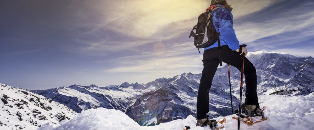 Come vestirsi per camminare con le ciaspole