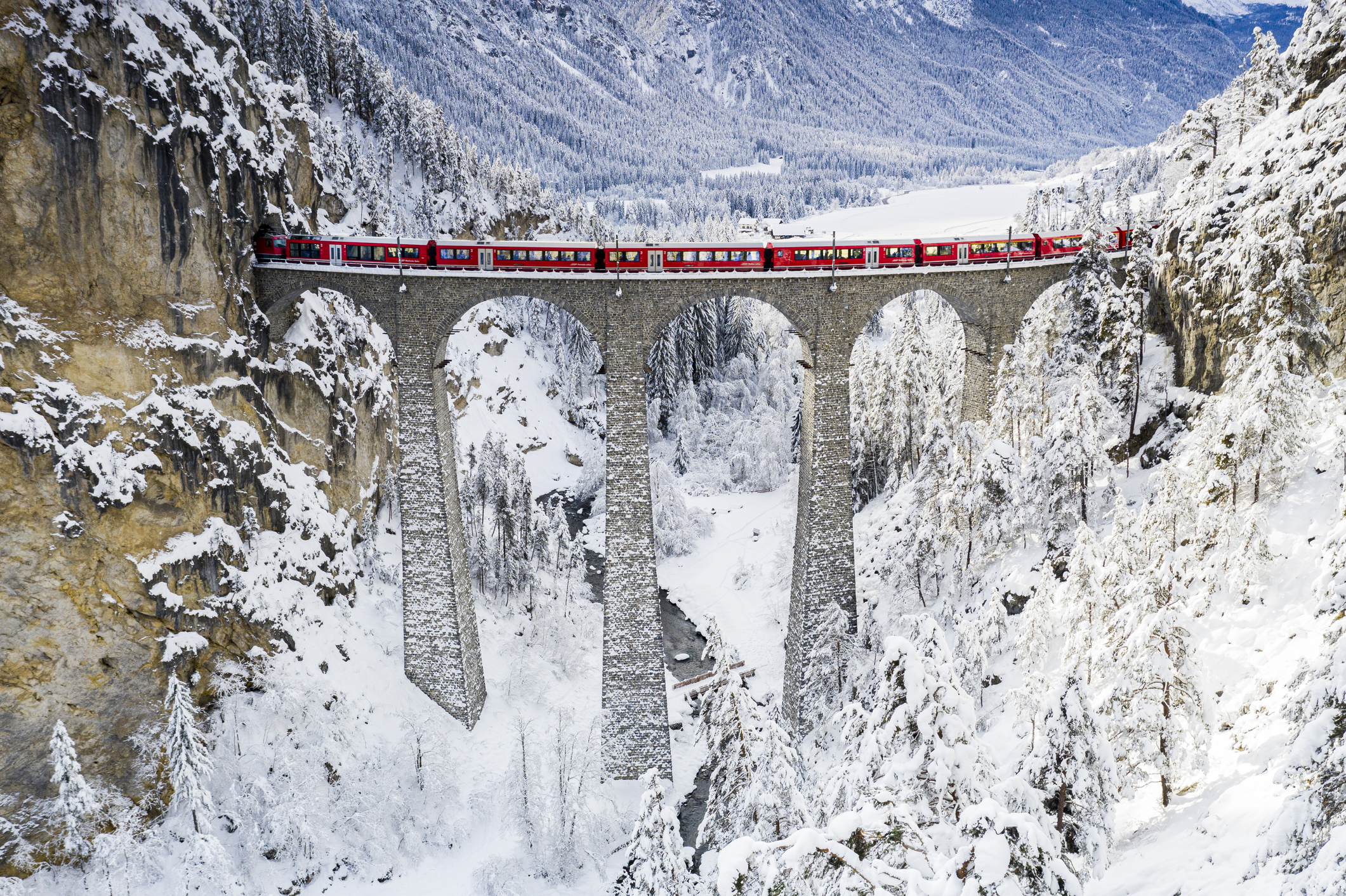La ferrovia delle Alpi: il trenino rosso del Bernina