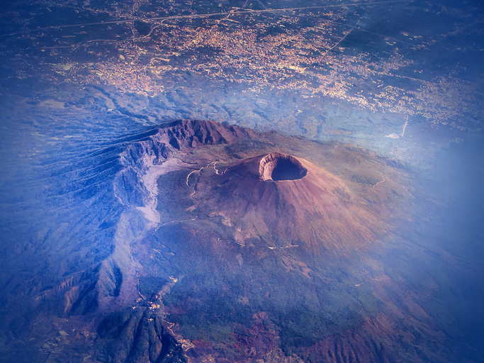 Soccorso alpino salva escursionisti sull’Etna Soccorso alpino salva escursionisti sull’Etna