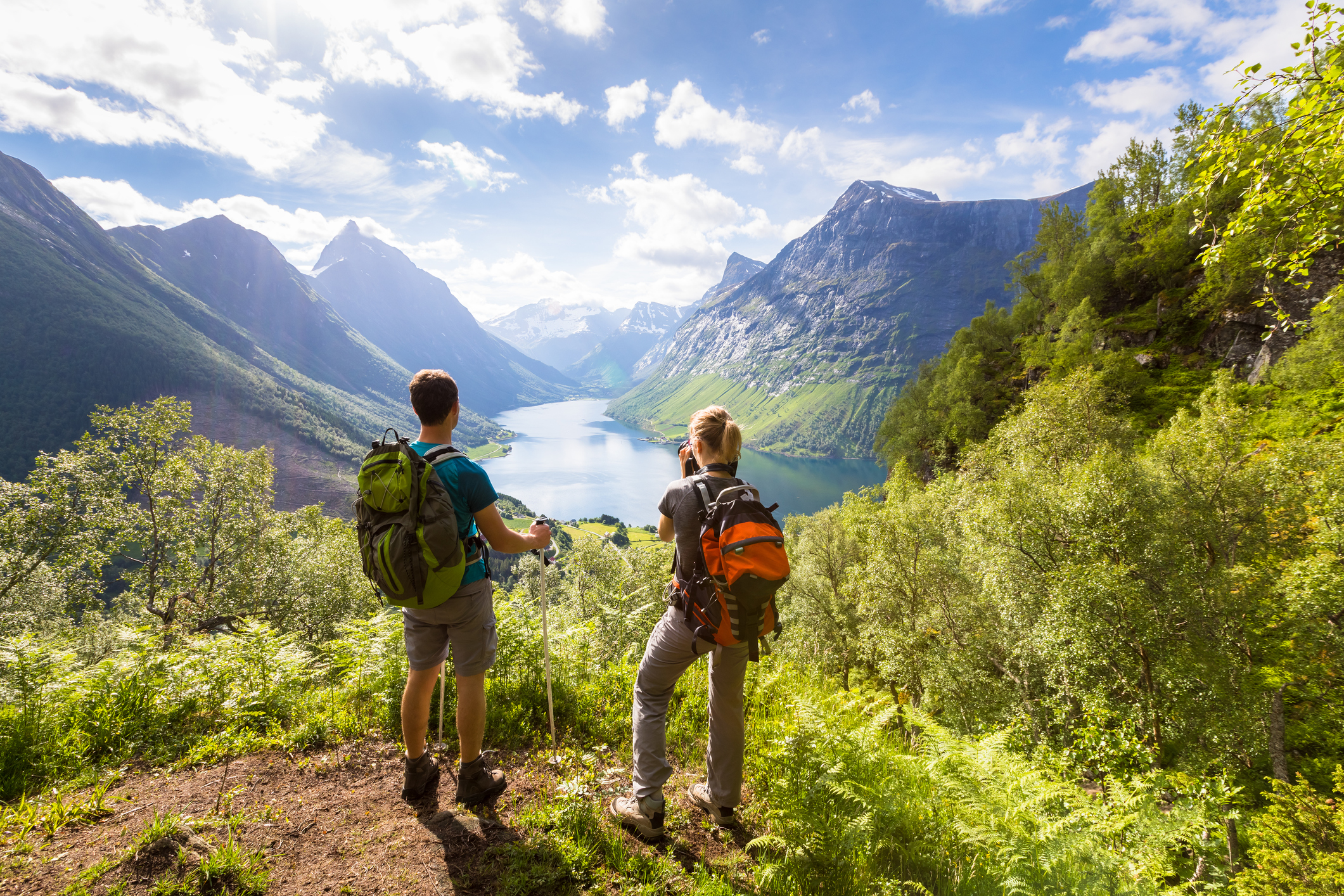 Pantaloni leggeri da trekking per l'estate: quali scegliere e i modelli  migliori